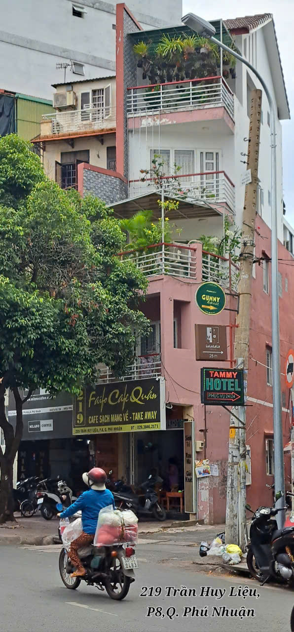 Tuyển Nhân Viên Phục Vụ, Dọn Dẹp Tại Quán Cà Phê