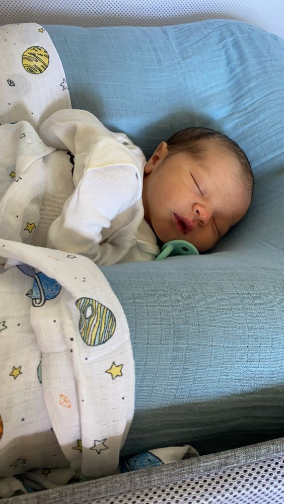 Vợ chồng cần chị chăm sóc em bé 1 tuổi, nhà ở chung cư Thủ Thiêm, Quận 2, TPHCM.