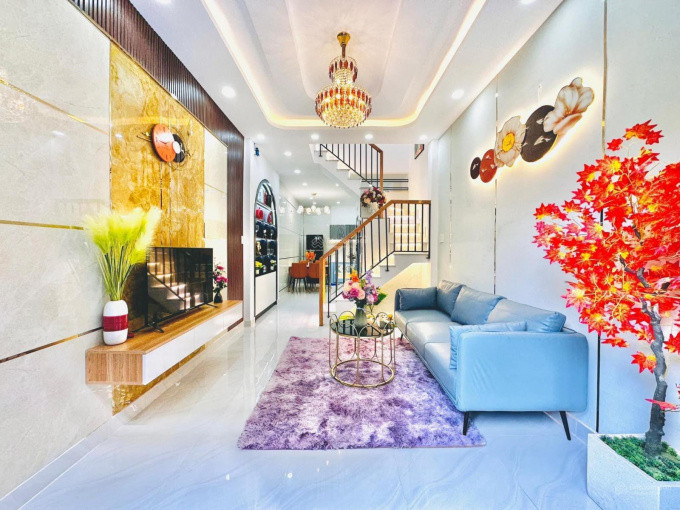 Nhà em ở Lê Văn Linh quận 4, cần chị giúp việc nhà ,Lương 10 triệu, bao ăn ở.