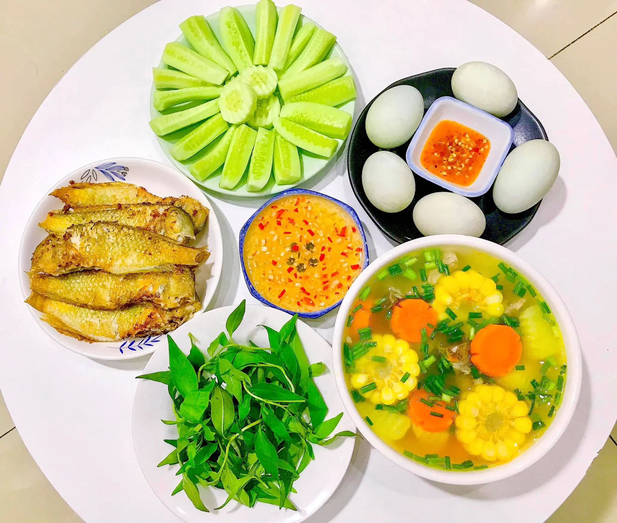 Em cần chị  giúp việc nhà, nhà em ở  đào nguyên phổ quận 11, Lương 11 triệu, bao ăn ở.