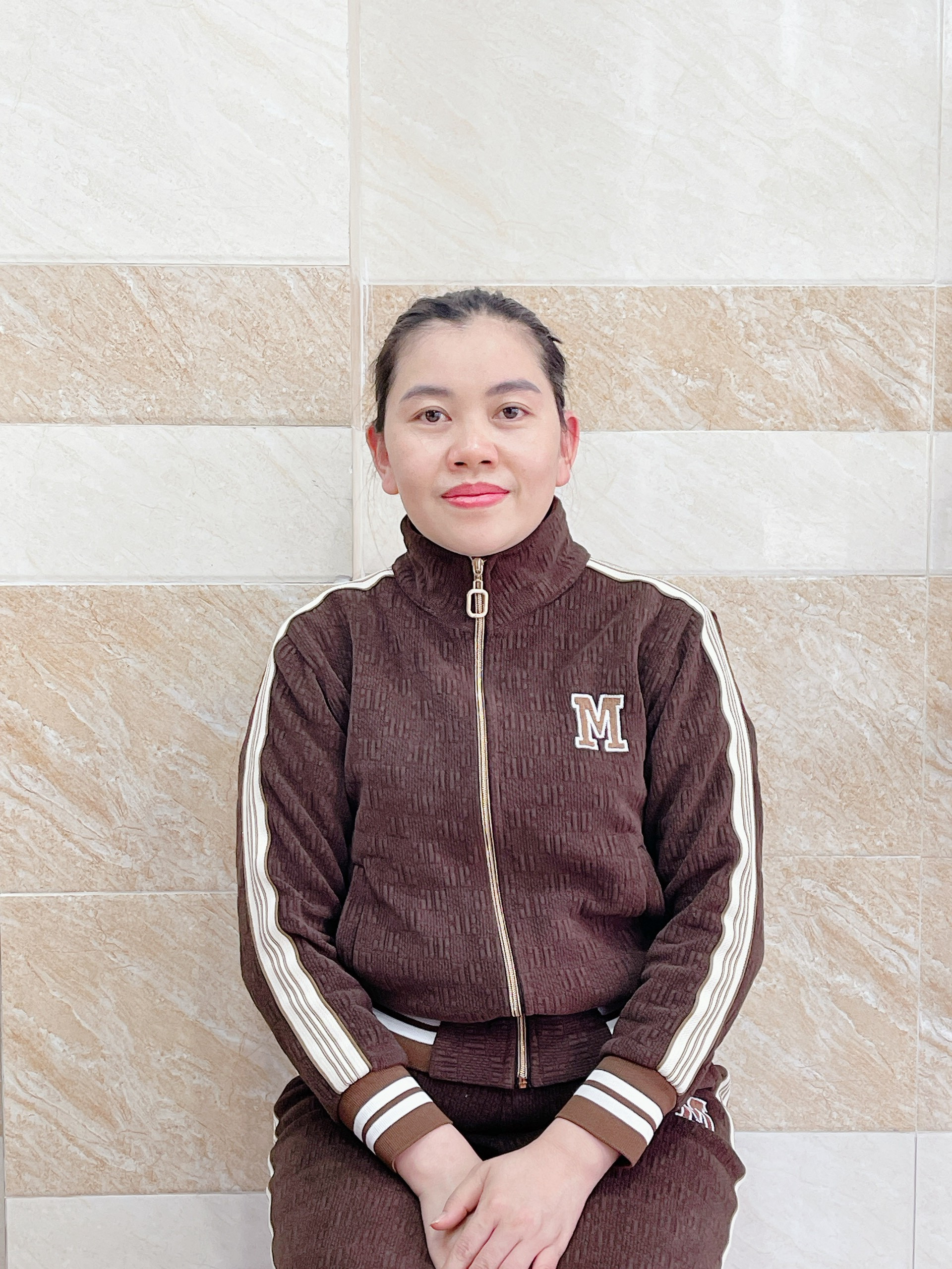 Chị Nguyệt, sinh năm 1990, quê Quảng Bình nhận việc giúp việc nhà , chăm bé