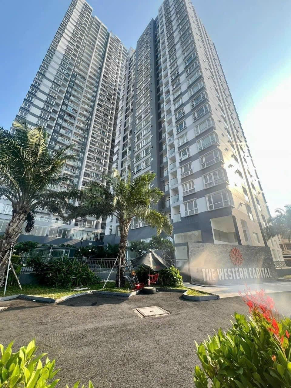 CẦN TÌM GẤP CÔ GIÚP VIỆC NHÀ ,NHÀ NHỎ Ở Q7 LƯƠNG 10 TRIỆU BAO ĂN Ở Ạ