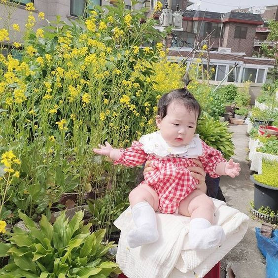 Tuyển chị chăm em bé gần 8 tháng ở Nơ Trang Long- Bình Thạnh