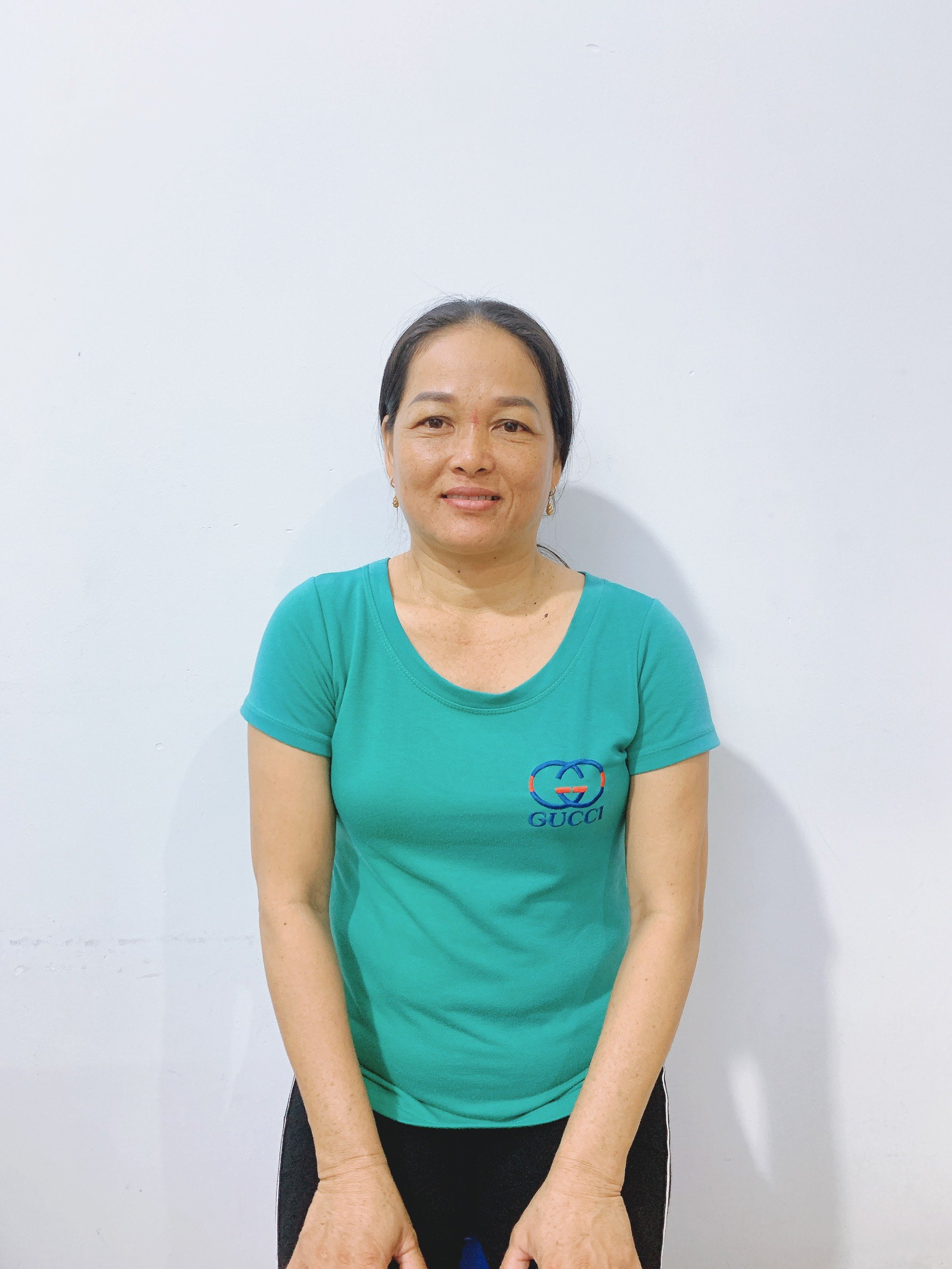 Chị Bình 46 tuổi, quê Bến Tre nhận giúp việc nhà, chăm sóc ông bà