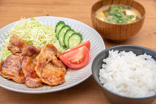 Mẹ đơn thân nhà chỉ có 2 mẹ con, đang cần 1 chị giúp việc dọn dẹp nhà cửa và nấu ăn.