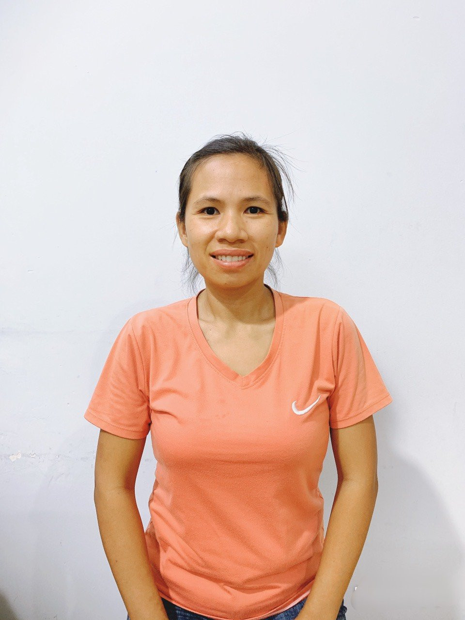 Chị quê miền trung chịu thương chịu khó tìm việc làm.