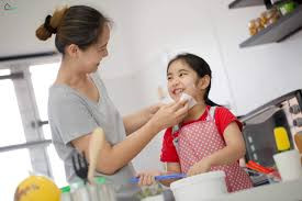 Cần tìm một cô chơi cùng bé phụ việc nhà , nhà chung cư , Bình dương