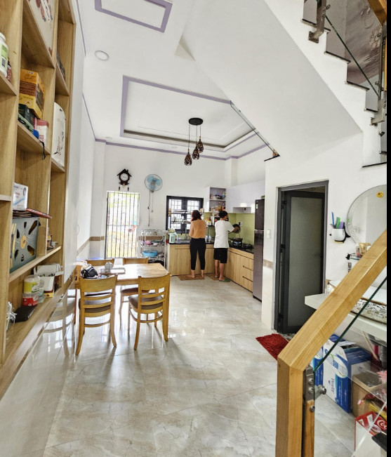 TUYỂN GẤP 1 CÔ VỀ LÀM NỘI TRỢ TRONG GIA ĐÌNH !