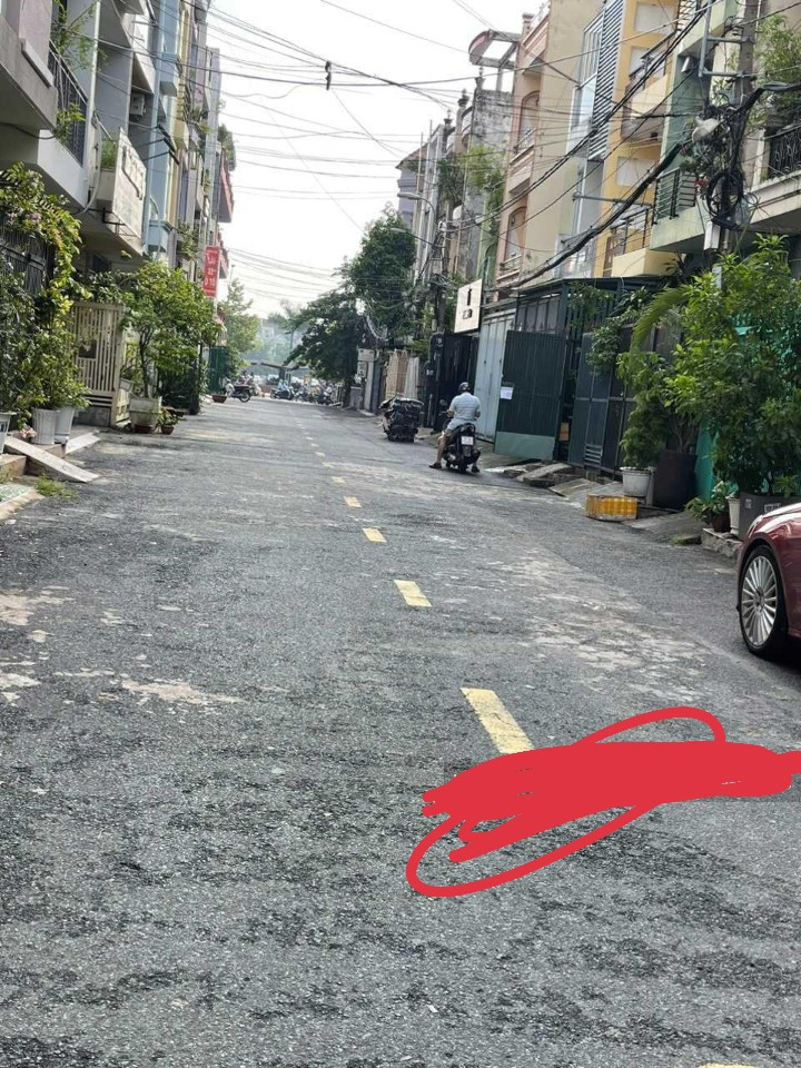 Nhà em ở gò vấp, đang cần tuyển gấp 1 cô giúp việc, lương 9tr bao ăn ở