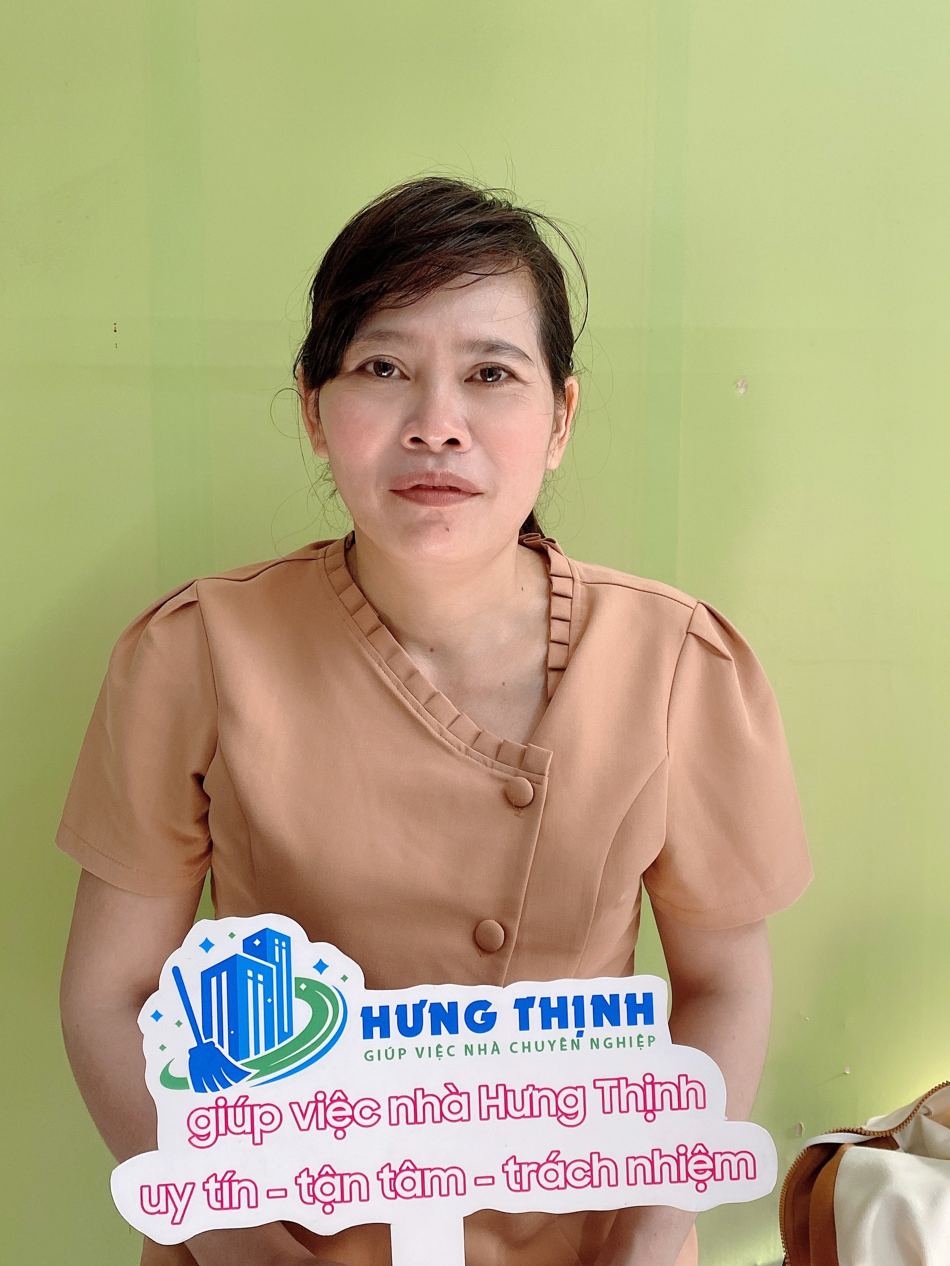 Chị Hồ Kim Hường, 1981, quê Vĩnh Long. Tha thiết tìm việc GVN đi làm ngay, lương 8tr.