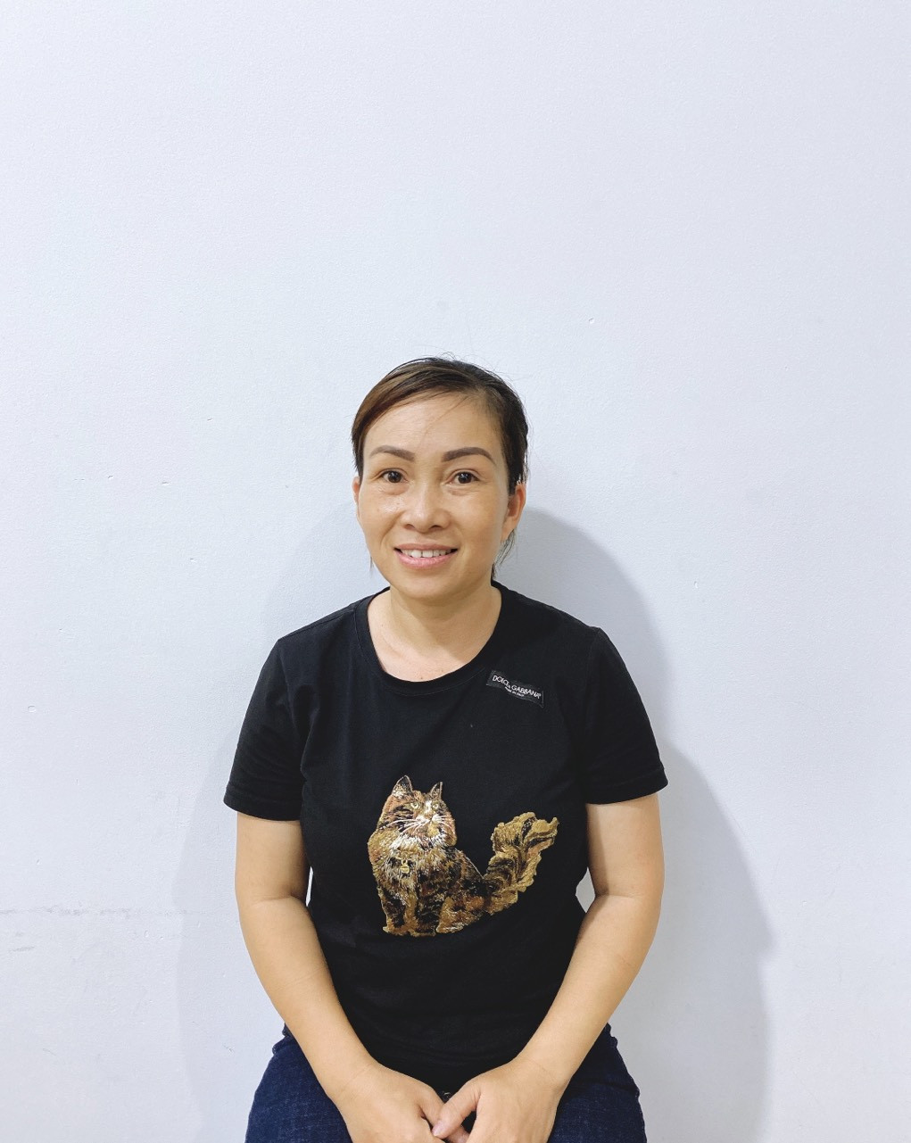 Chị Hường trẻ trung nhanh nhẹn chuyên phụ quán năng động trong công việc