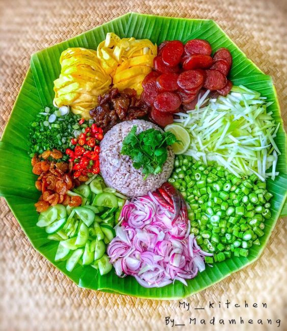 Cô giúp việc cũ về quê sống nên mình cần gấp 1 cô giúp việc mới đi làm ngay ạ