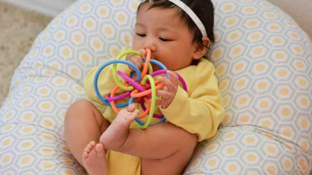 Tuyển gấp một chị chăm bé nhà em được 9 tháng