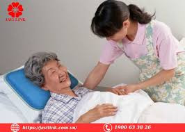 Cần tìm người chăm bà, làm những việc liên quan đến bà