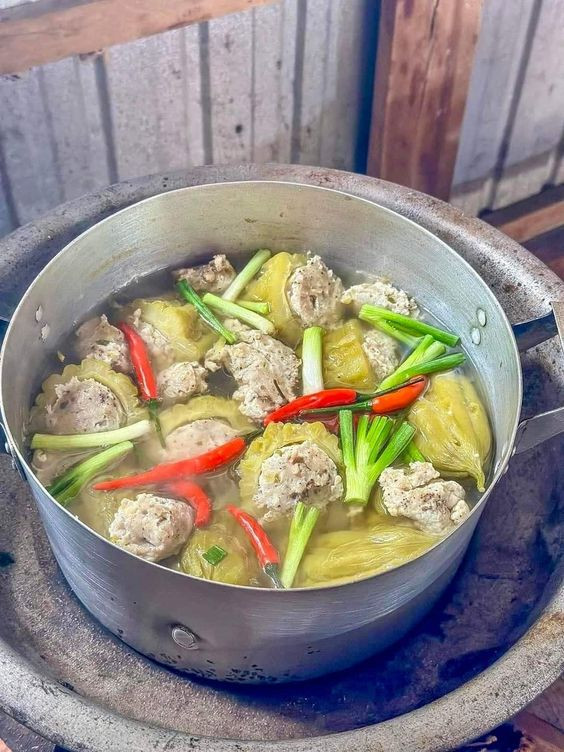 Vợ chồng bận rộn công việc không có nhiều thời gian dọn dẹp nhà cửa nên em cần chị về lo dọn dẹp