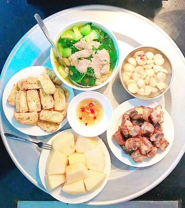 Em cần chị giúp việc nhà, nấu ăn làm ăn ở lại với gia đình,em gửi chị 10 triệu,có lương tháng 13.