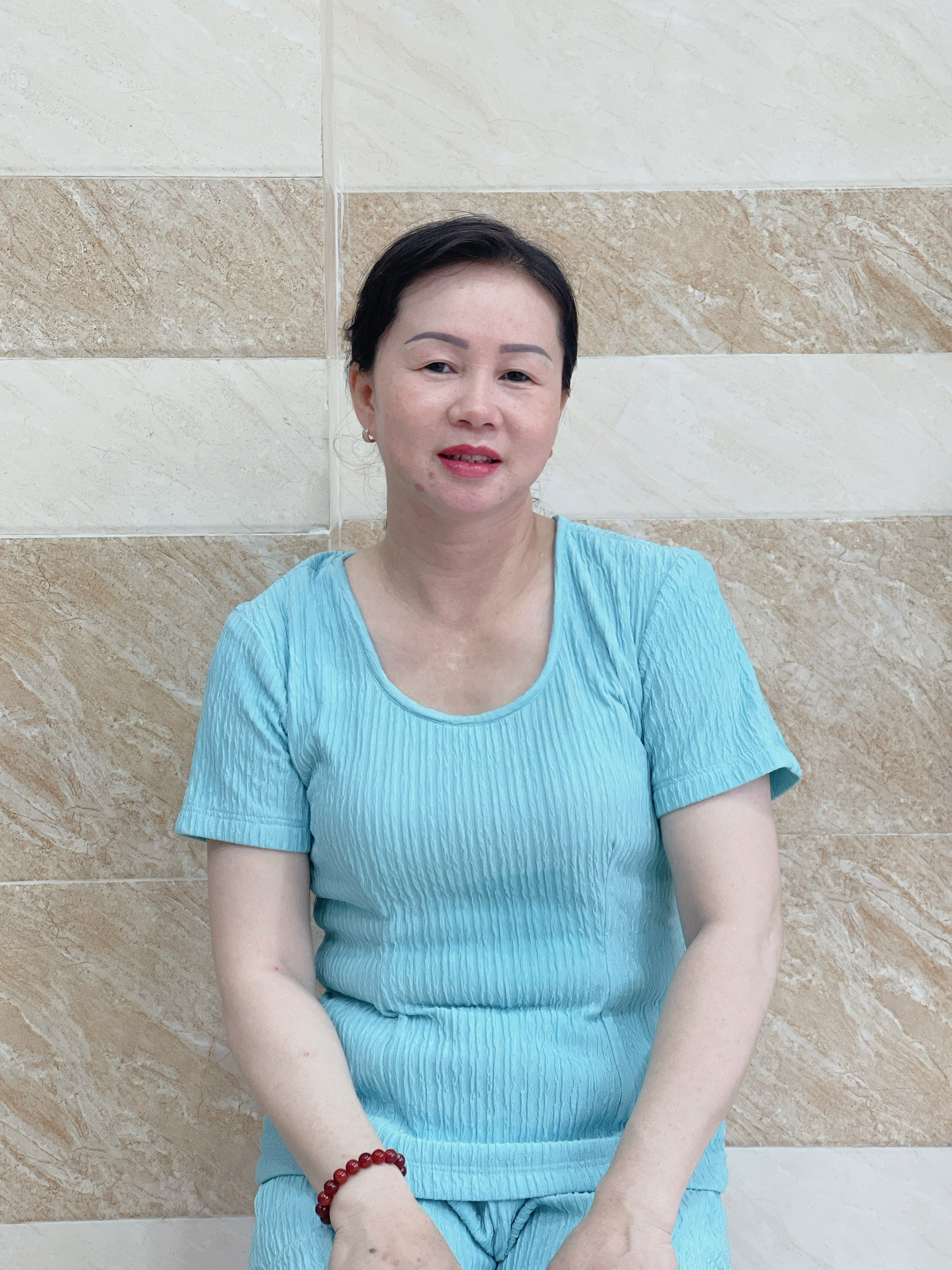 Cô  Ngọc Hận, sinh  1977 Quê quán: Bạc Liêu nhận việc ăn ở lại