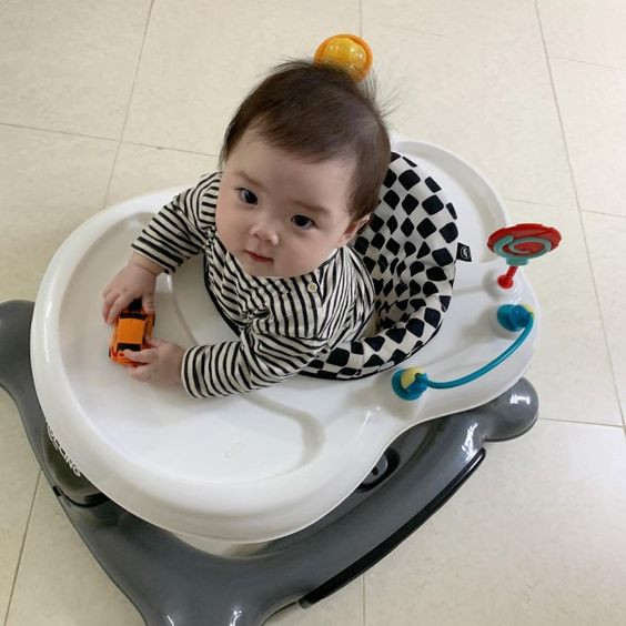 Em cần tìm gấp 1 chị chuyên chăm bé 14 tháng tuổi làm việc tại quận 3